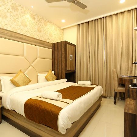 Hotel Malhotra Inn 50 Meter From Golden Temple Amritsar Eksteriør billede