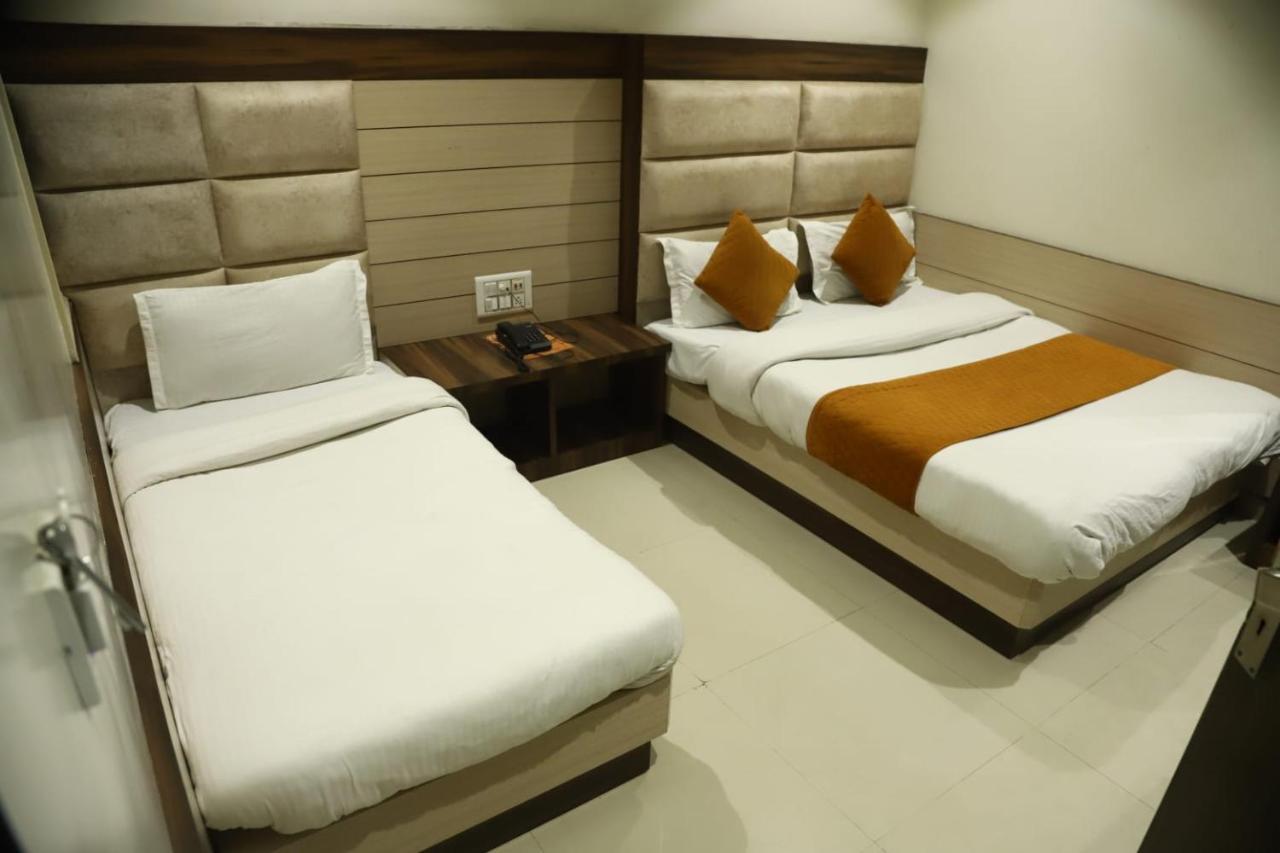 Hotel Malhotra Inn 50 Meter From Golden Temple Amritsar Eksteriør billede
