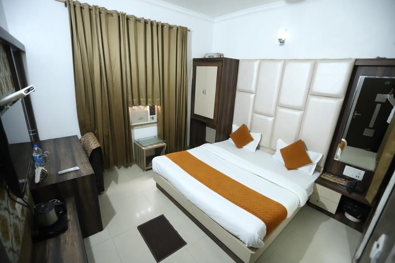 Hotel Malhotra Inn 50 Meter From Golden Temple Amritsar Eksteriør billede