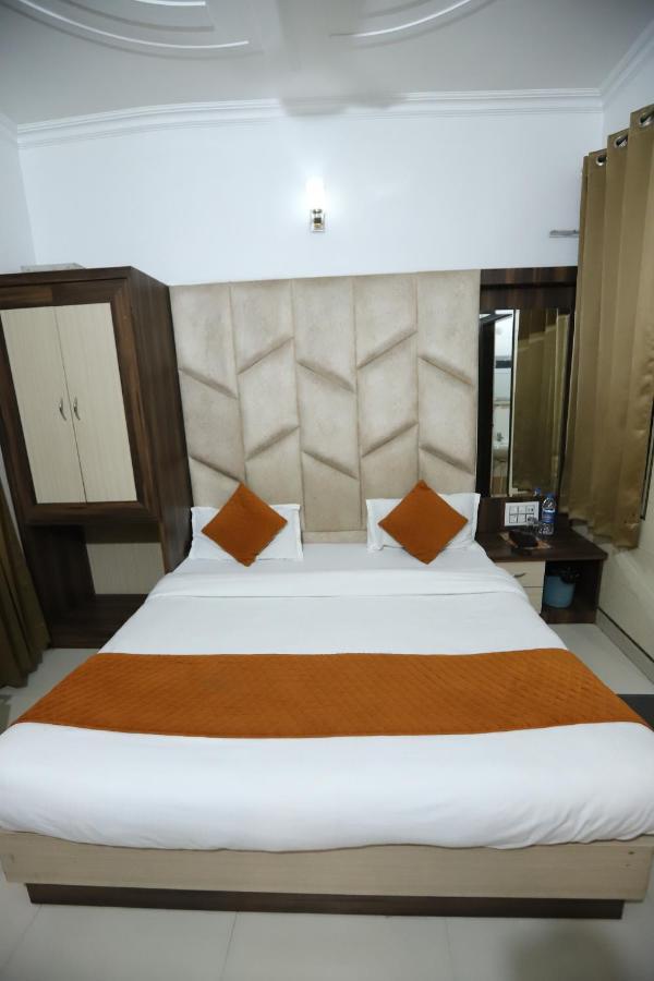 Hotel Malhotra Inn 50 Meter From Golden Temple Amritsar Eksteriør billede