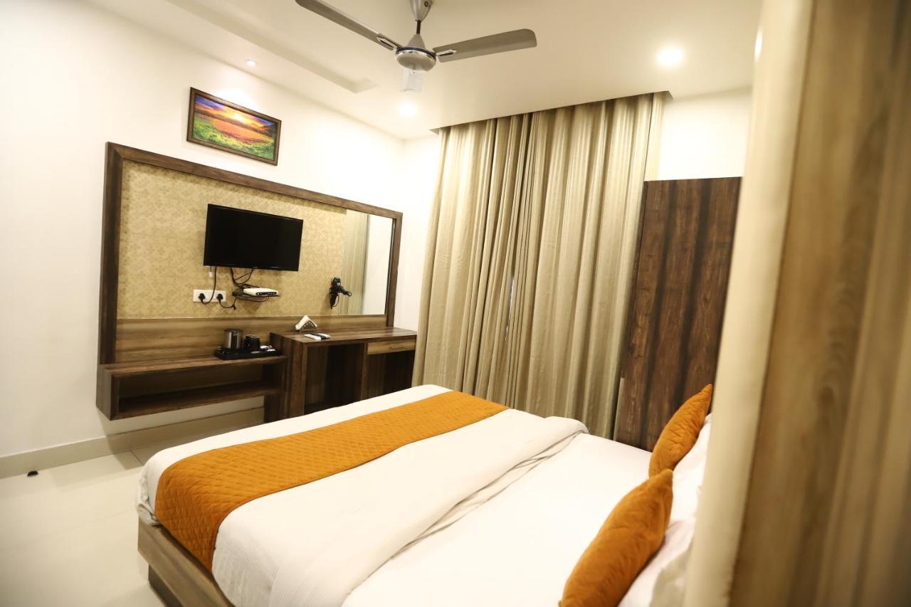 Hotel Malhotra Inn 50 Meter From Golden Temple Amritsar Eksteriør billede