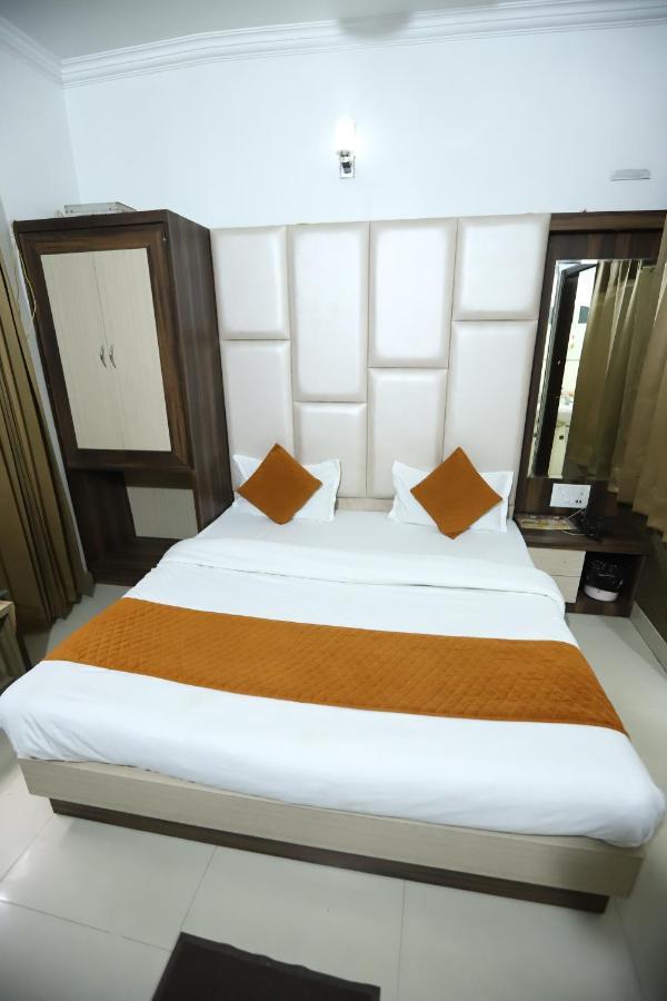 Hotel Malhotra Inn 50 Meter From Golden Temple Amritsar Eksteriør billede