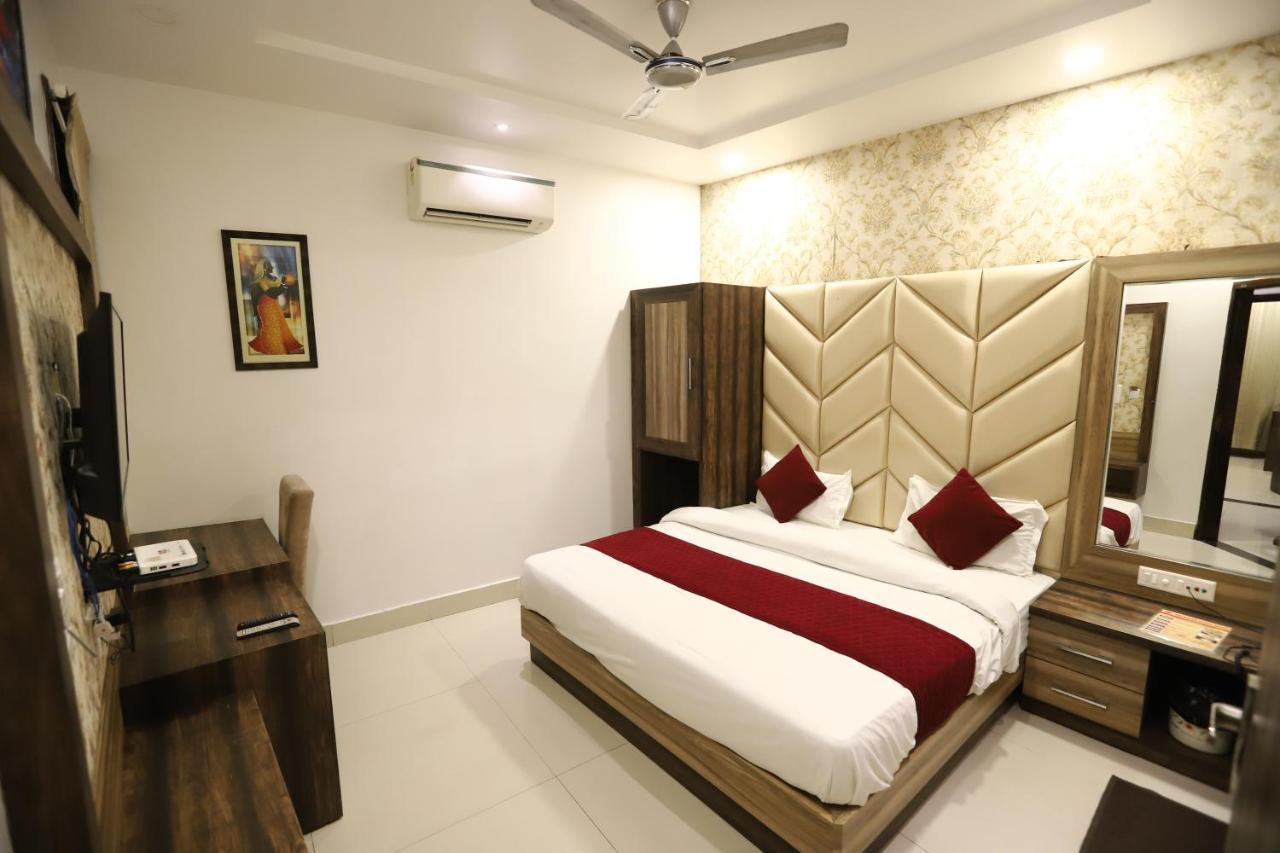 Hotel Malhotra Inn 50 Meter From Golden Temple Amritsar Eksteriør billede