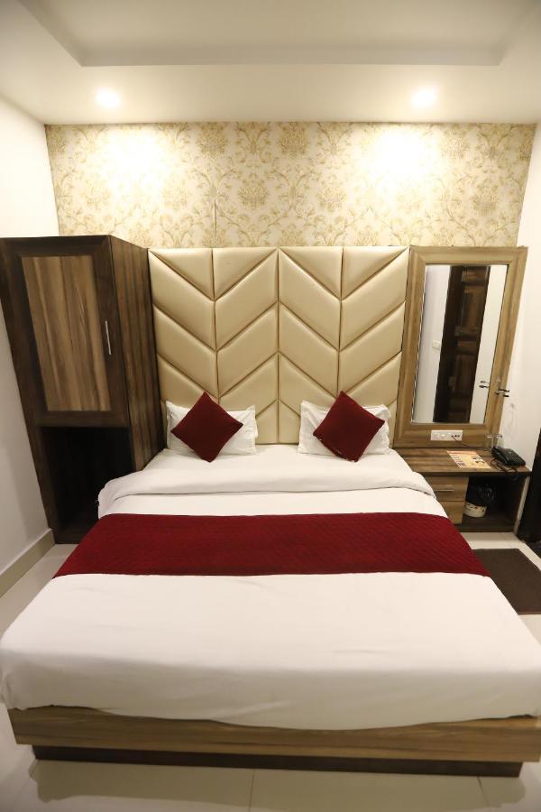 Hotel Malhotra Inn 50 Meter From Golden Temple Amritsar Eksteriør billede