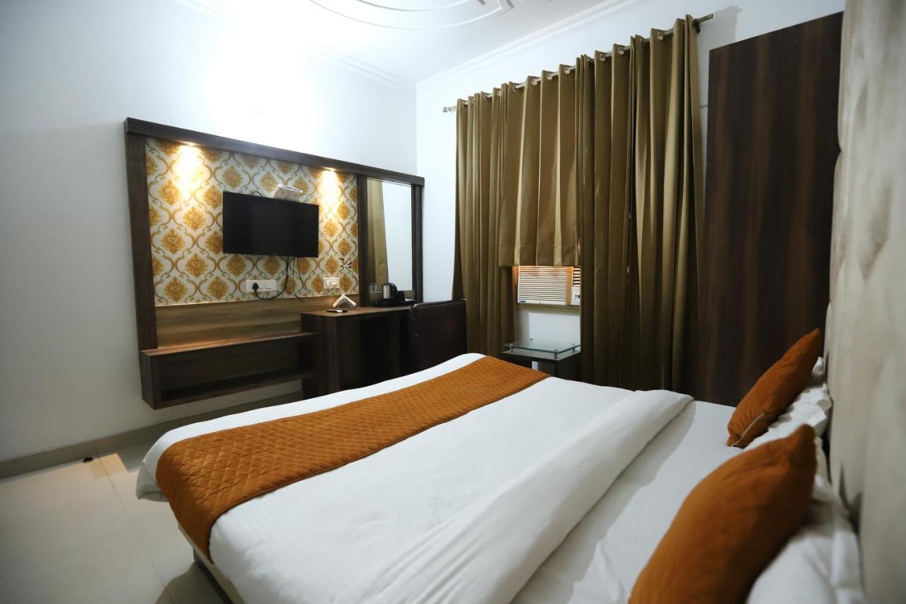 Hotel Malhotra Inn 50 Meter From Golden Temple Amritsar Eksteriør billede