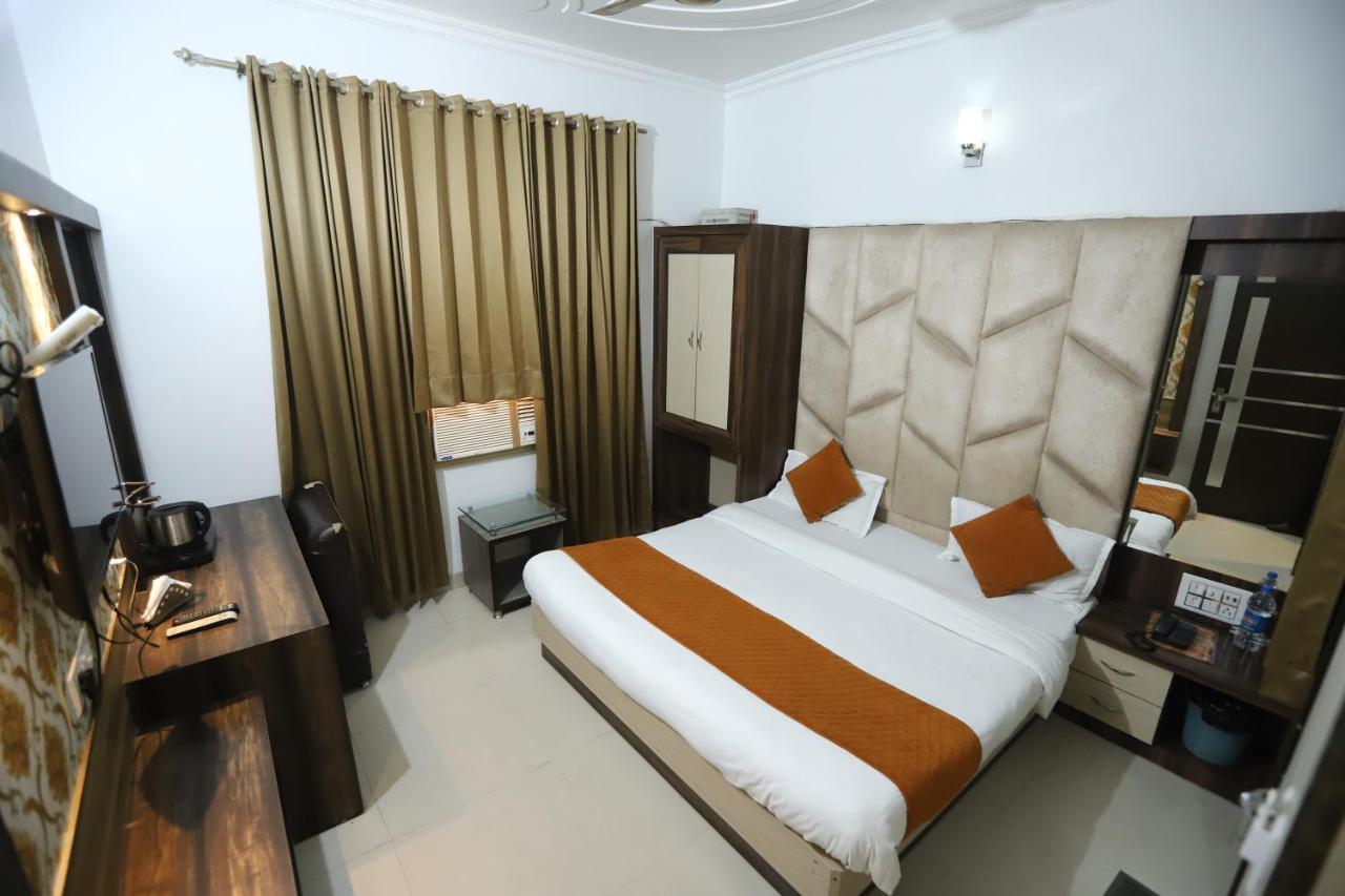 Hotel Malhotra Inn 50 Meter From Golden Temple Amritsar Eksteriør billede