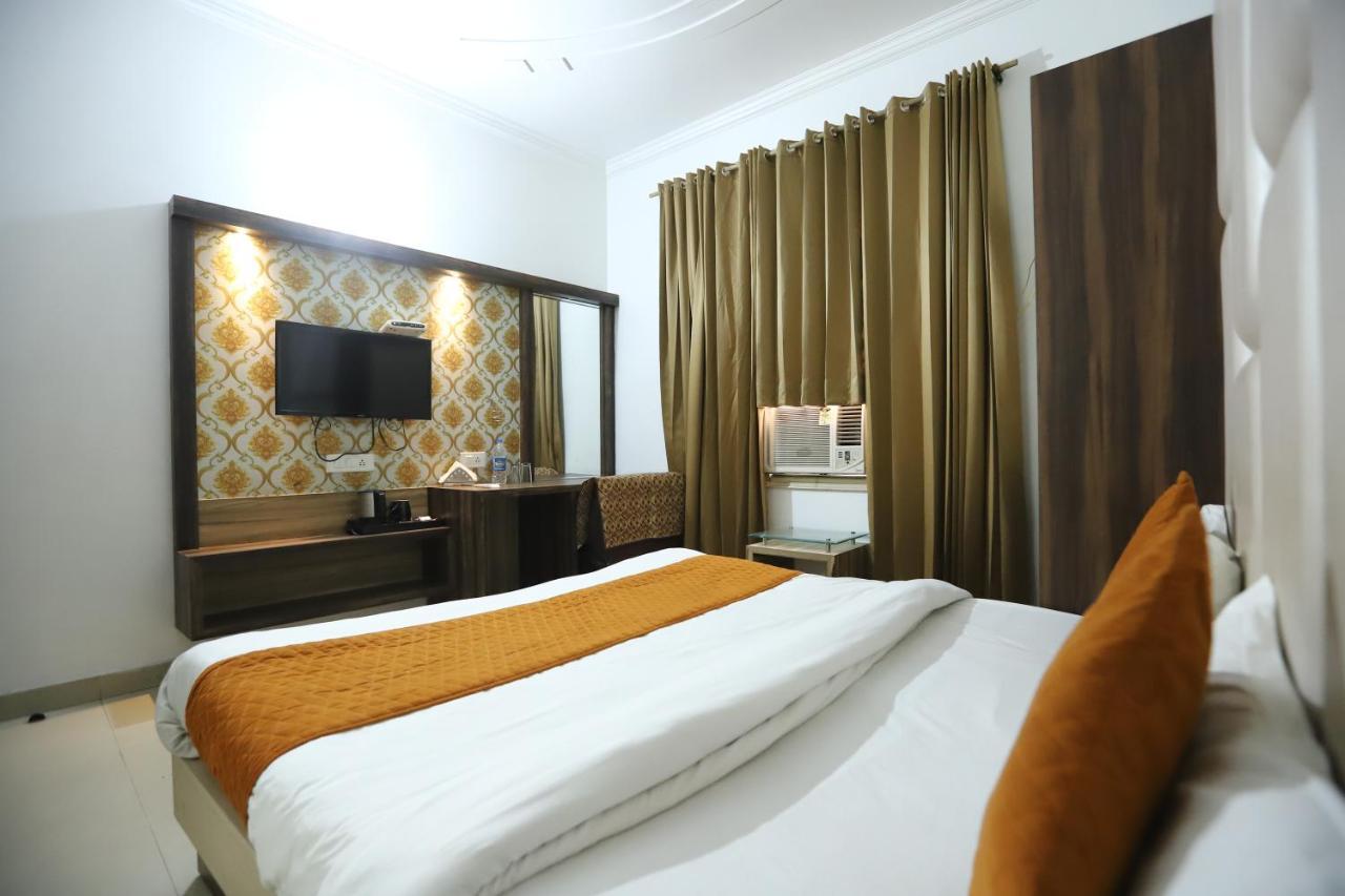 Hotel Malhotra Inn 50 Meter From Golden Temple Amritsar Eksteriør billede