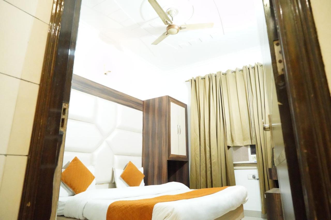 Hotel Malhotra Inn 50 Meter From Golden Temple Amritsar Eksteriør billede
