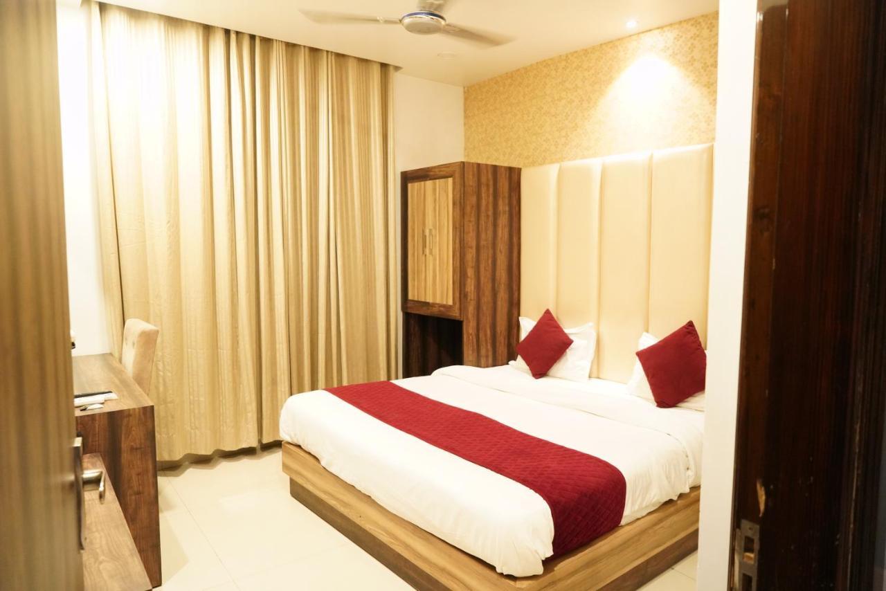 Hotel Malhotra Inn 50 Meter From Golden Temple Amritsar Eksteriør billede