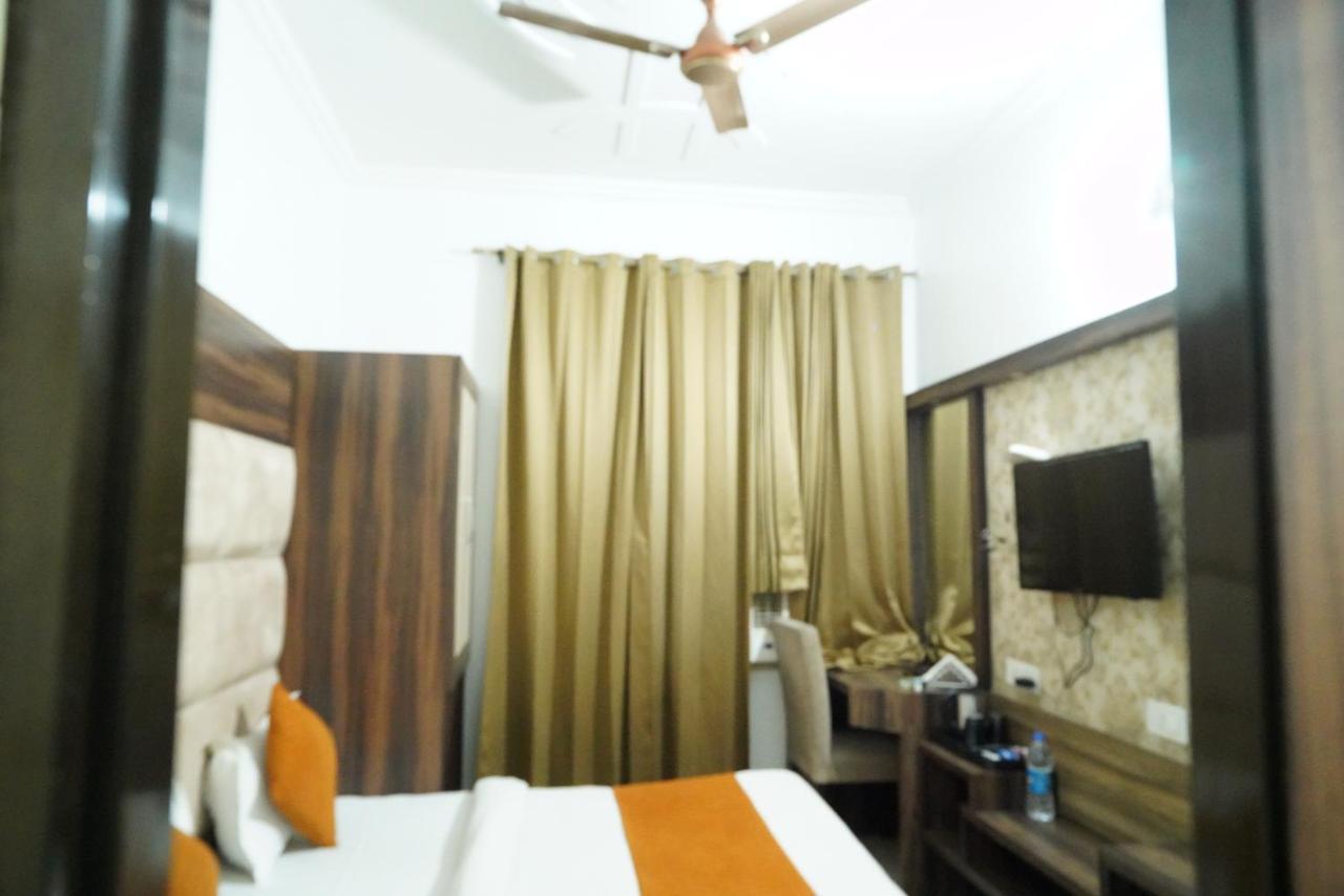 Hotel Malhotra Inn 50 Meter From Golden Temple Amritsar Eksteriør billede