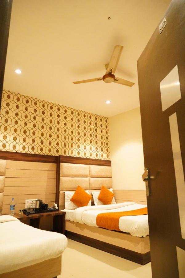 Hotel Malhotra Inn 50 Meter From Golden Temple Amritsar Eksteriør billede