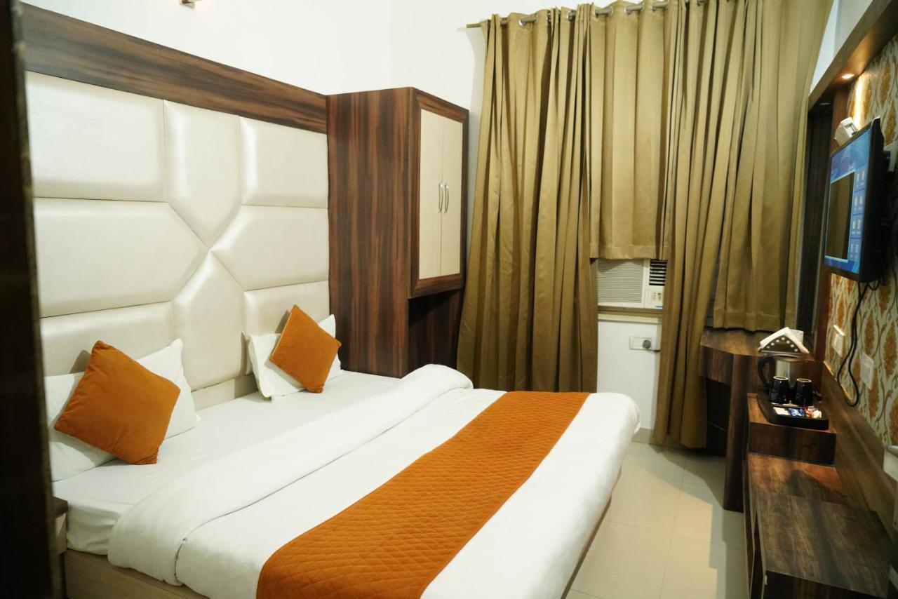 Hotel Malhotra Inn 50 Meter From Golden Temple Amritsar Eksteriør billede