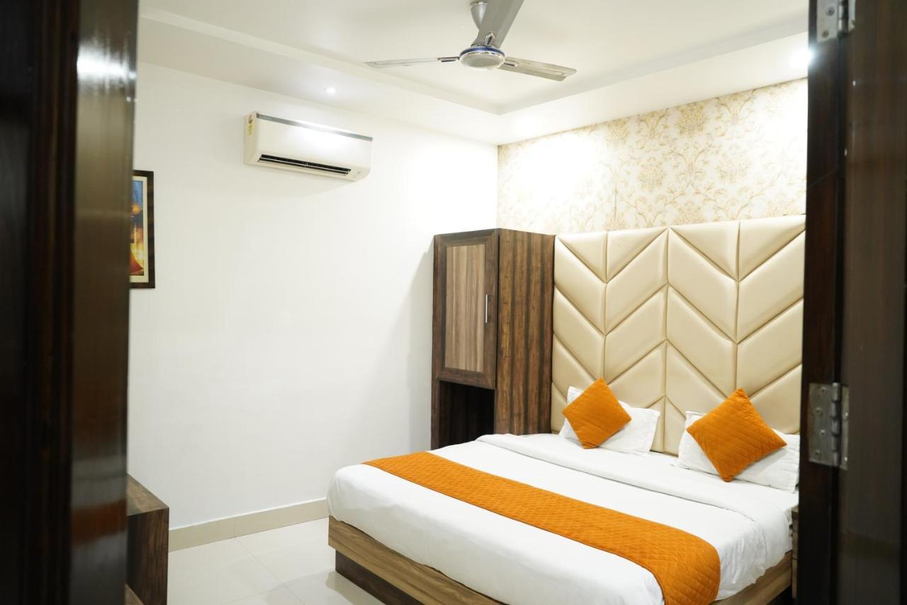 Hotel Malhotra Inn 50 Meter From Golden Temple Amritsar Eksteriør billede