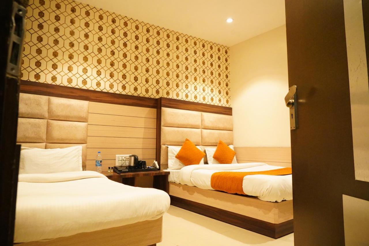 Hotel Malhotra Inn 50 Meter From Golden Temple Amritsar Eksteriør billede
