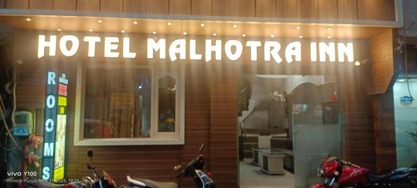 Hotel Malhotra Inn 50 Meter From Golden Temple Amritsar Eksteriør billede