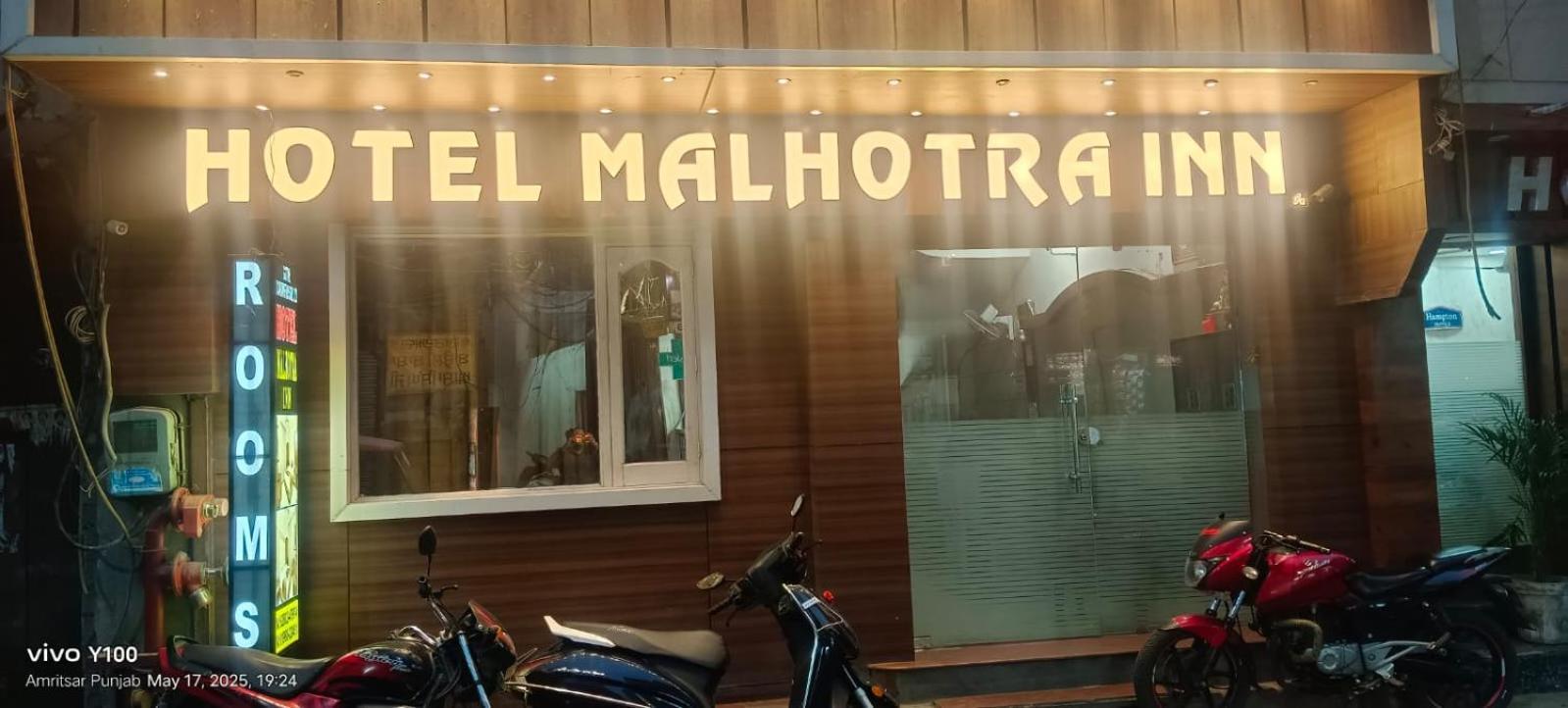 Hotel Malhotra Inn 50 Meter From Golden Temple Amritsar Eksteriør billede