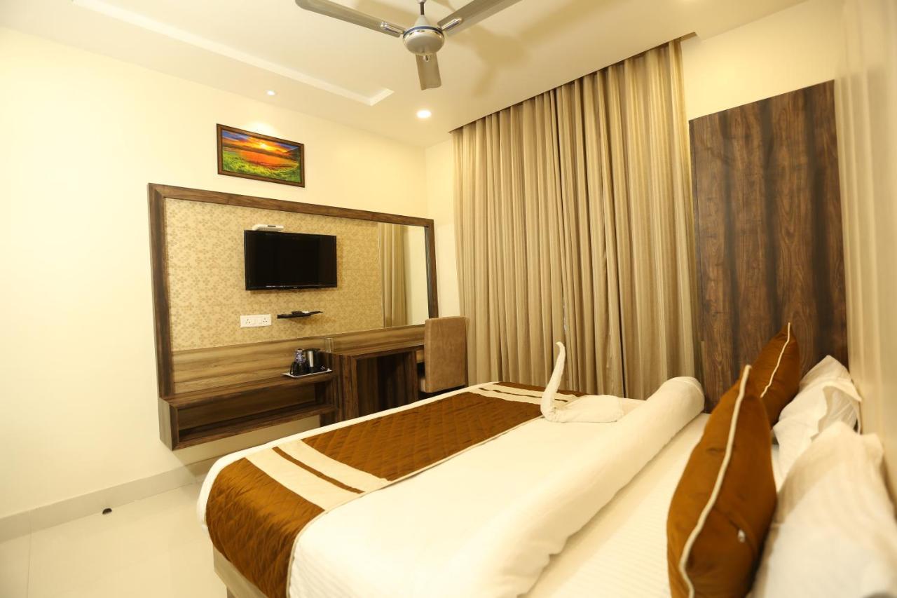 Hotel Malhotra Inn 50 Meter From Golden Temple Amritsar Eksteriør billede