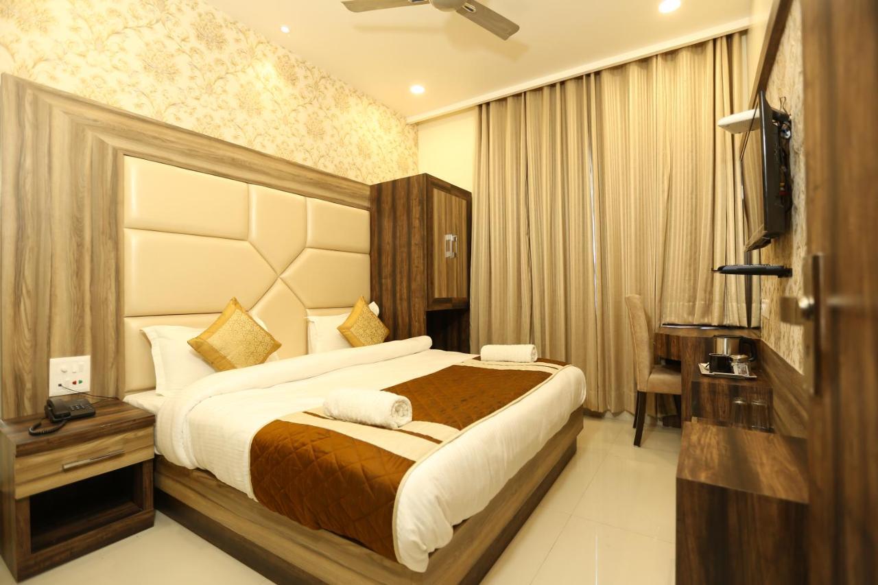 Hotel Malhotra Inn 50 Meter From Golden Temple Amritsar Eksteriør billede