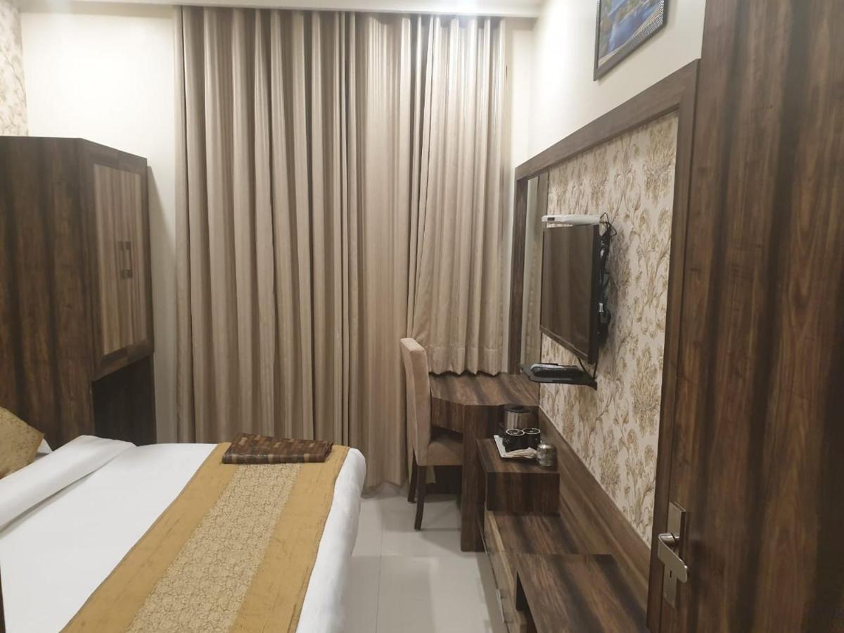 Hotel Malhotra Inn 50 Meter From Golden Temple Amritsar Eksteriør billede